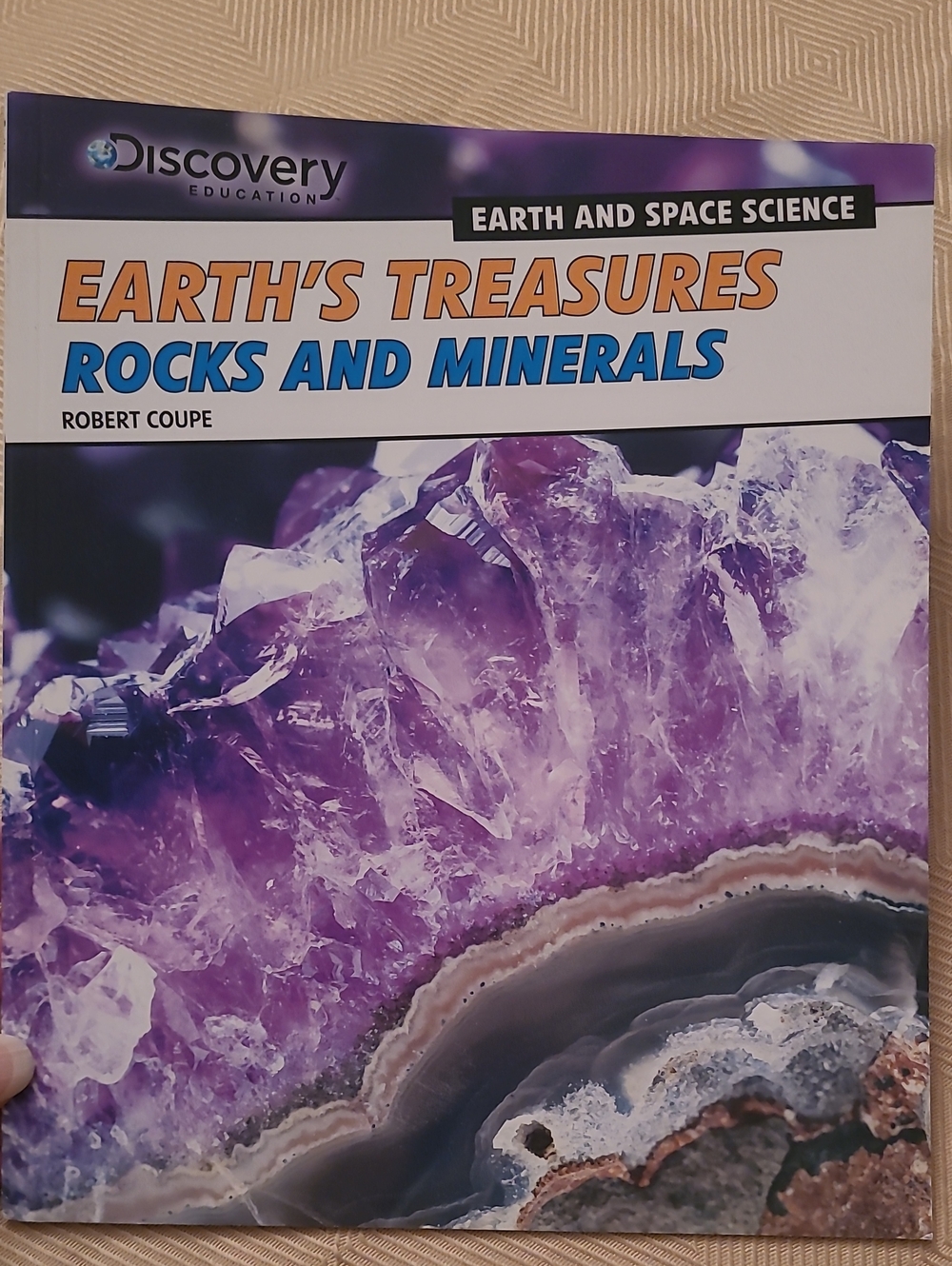NEW 4 Book Set Rocks And Minerals - Picture 11 of 13